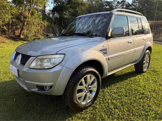MITSUBISHI PAJERO TR4 2.0 4X4 16V 140CV FLEX 4P MANUAL MITSUBISHI PAJERO TR4 2.0 4X4 16V 140CV FLEX 4P MANUAL